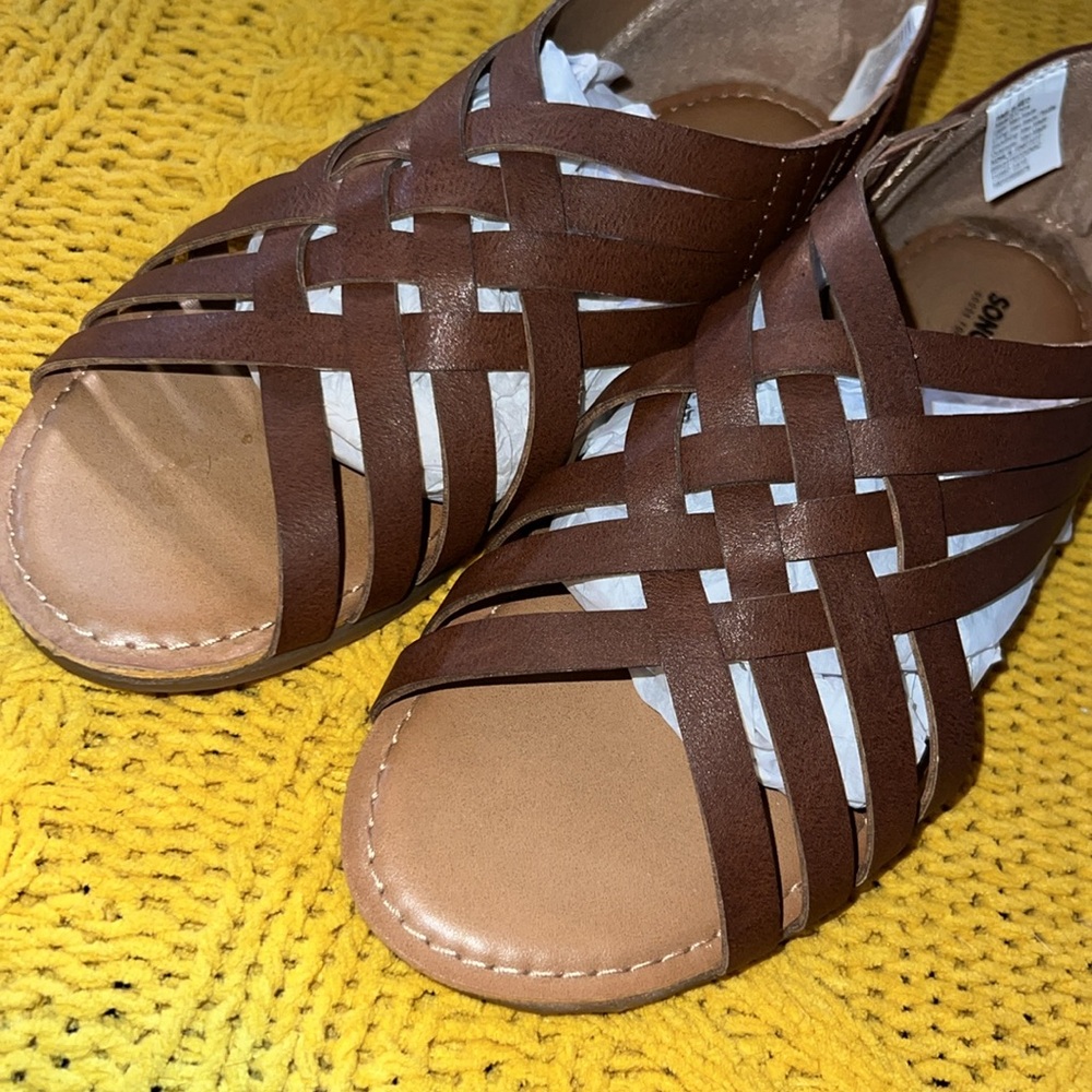 NWOT Sonoma Size 8 Brown Sandals - Picture 2 of 9